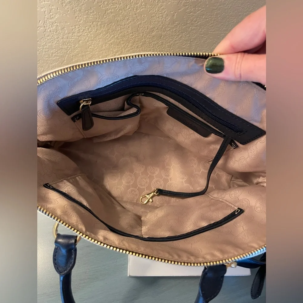 Michael Kors Dome satchel white/navy - Picture 8 of 10